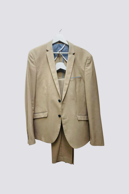 Costume complet neuf en coton, coloris beige.