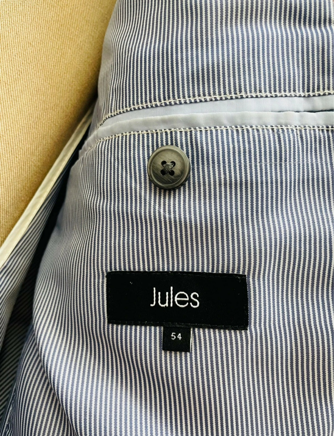 Costume complet neuf en coton, coloris beige.