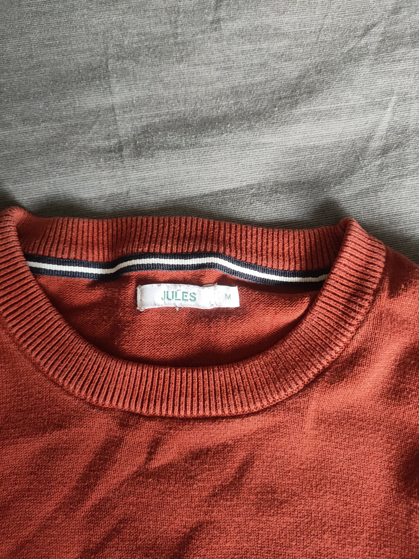 Pull color block tricolore jeu de points