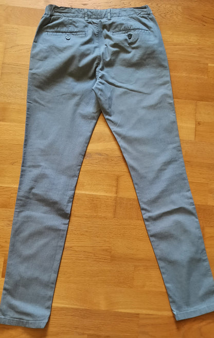 Pantalon chino slim reliefé
