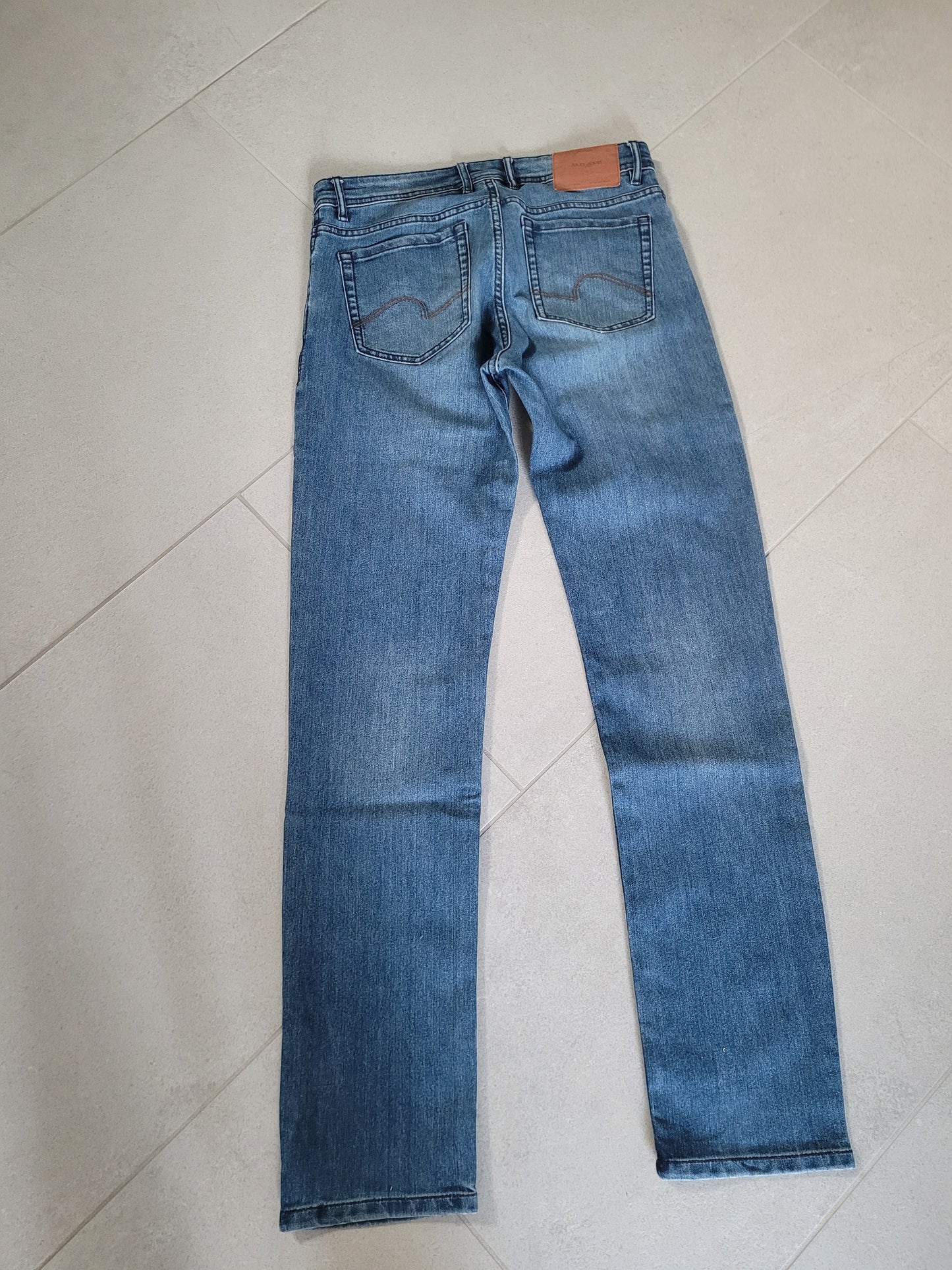 Jean straight en coton et polyester recyclés waterless