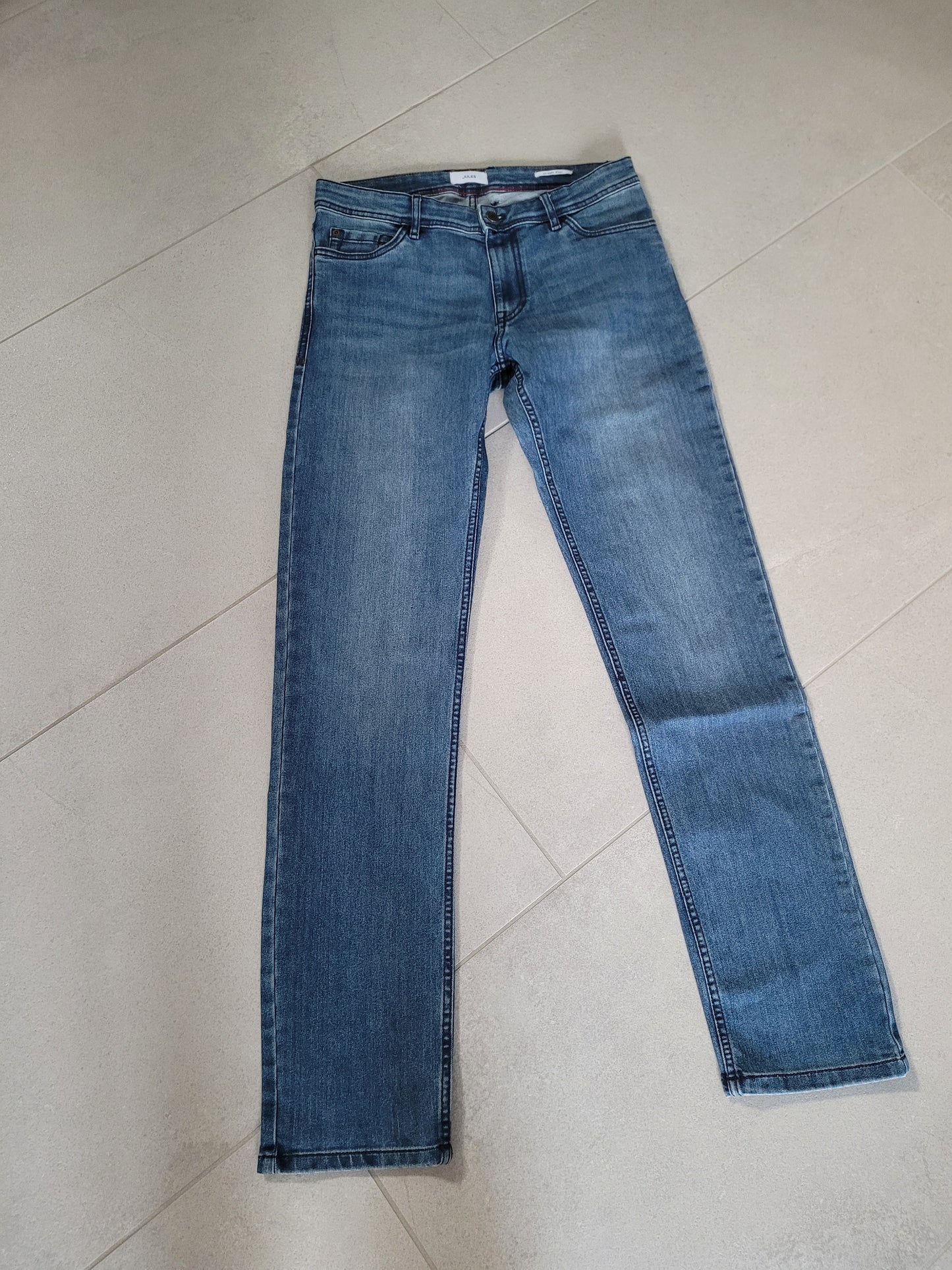 Jean straight en coton et polyester recyclés waterless