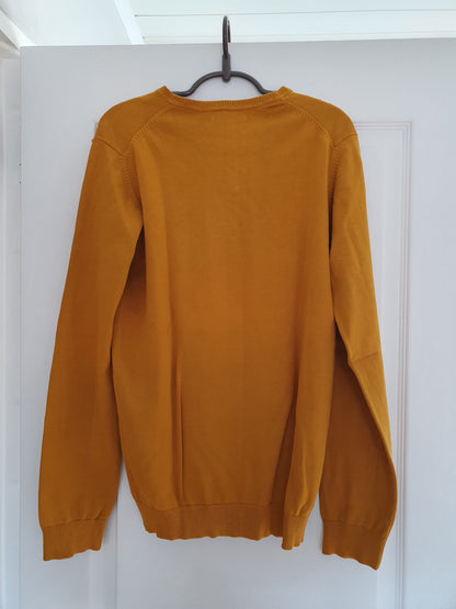 Pull col V moutarde