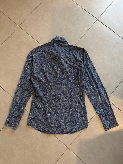 Chemise marine et blanche imprimee