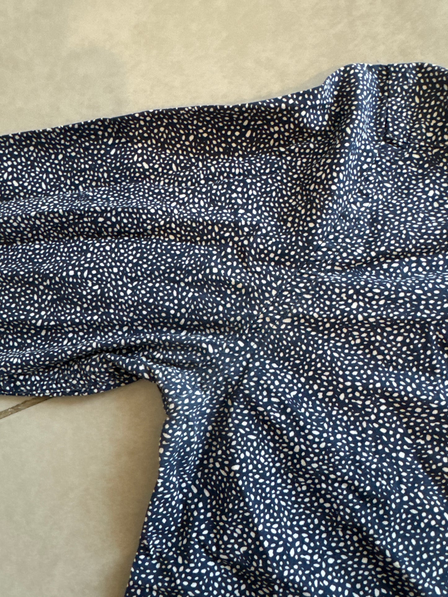 Chemise marine et blanche imprimee