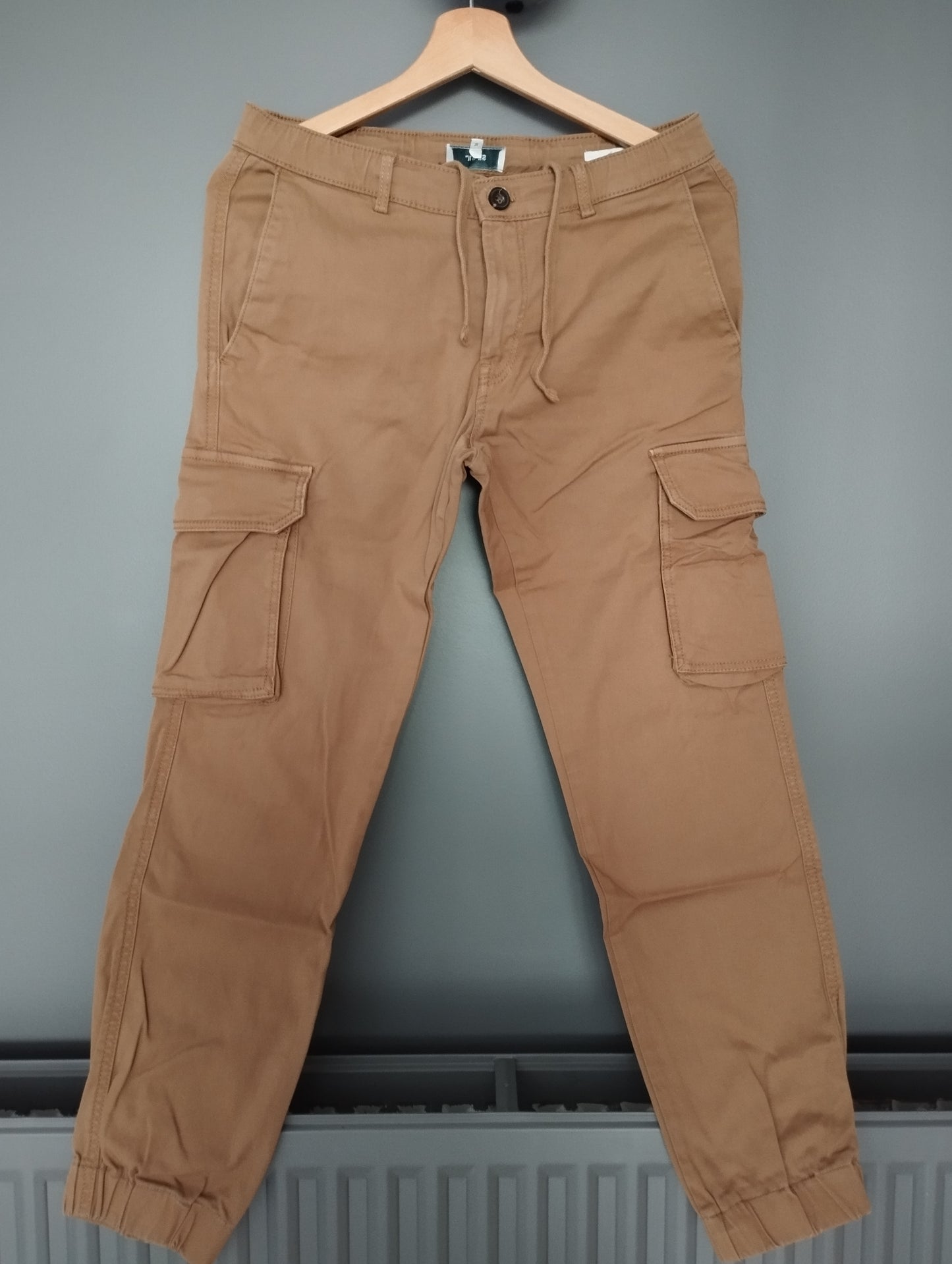 Chino forme cargo bas et taille élastiqués