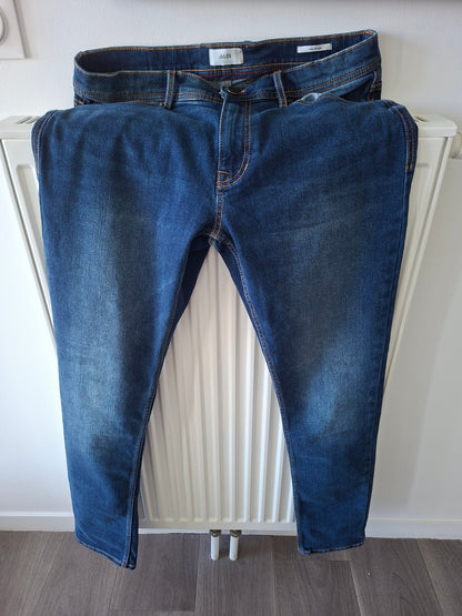 Jean slim contenant du chanvre et du polyester recyclé