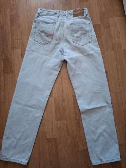 Jean loose