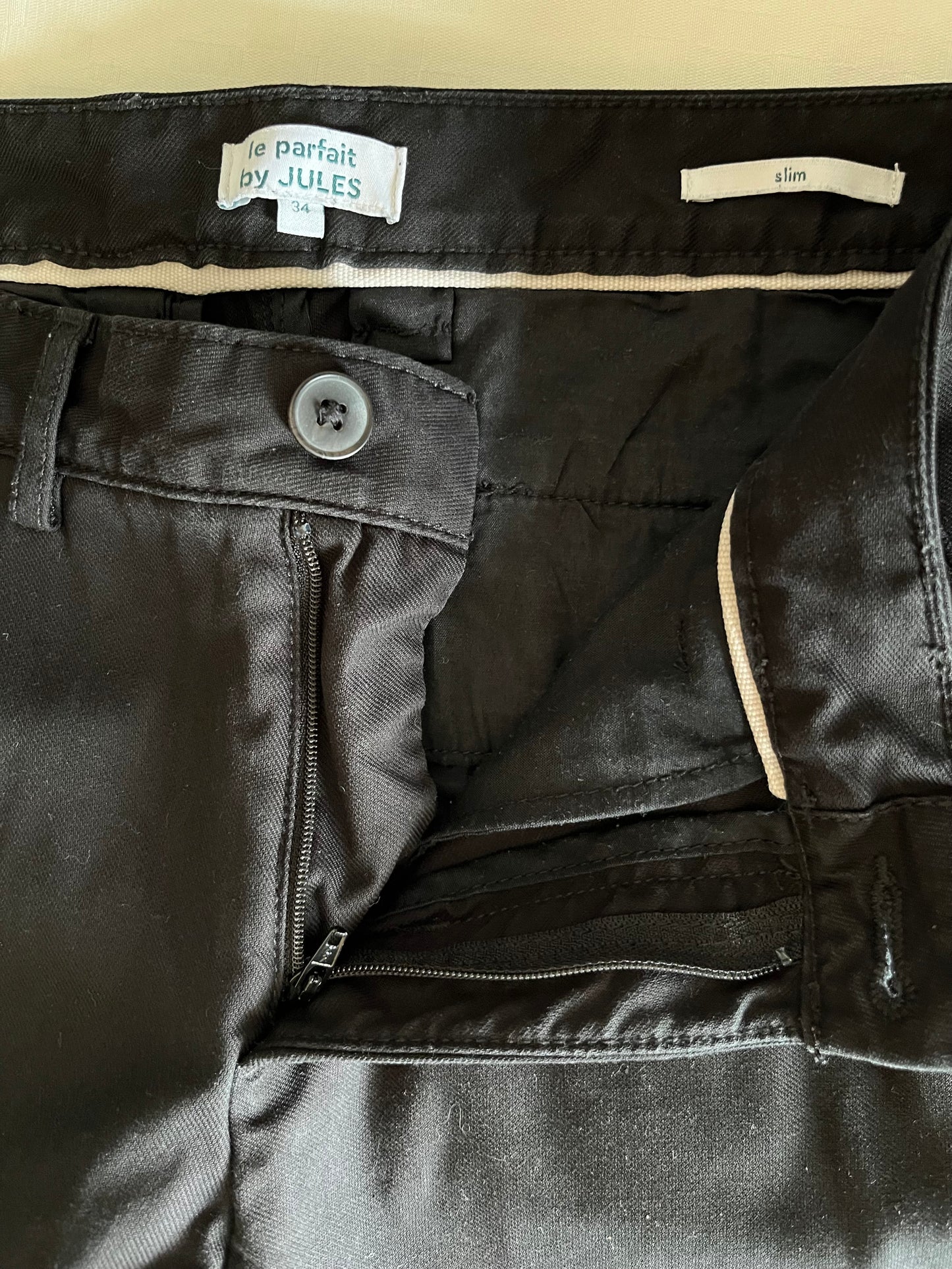 Chino slim noir T34