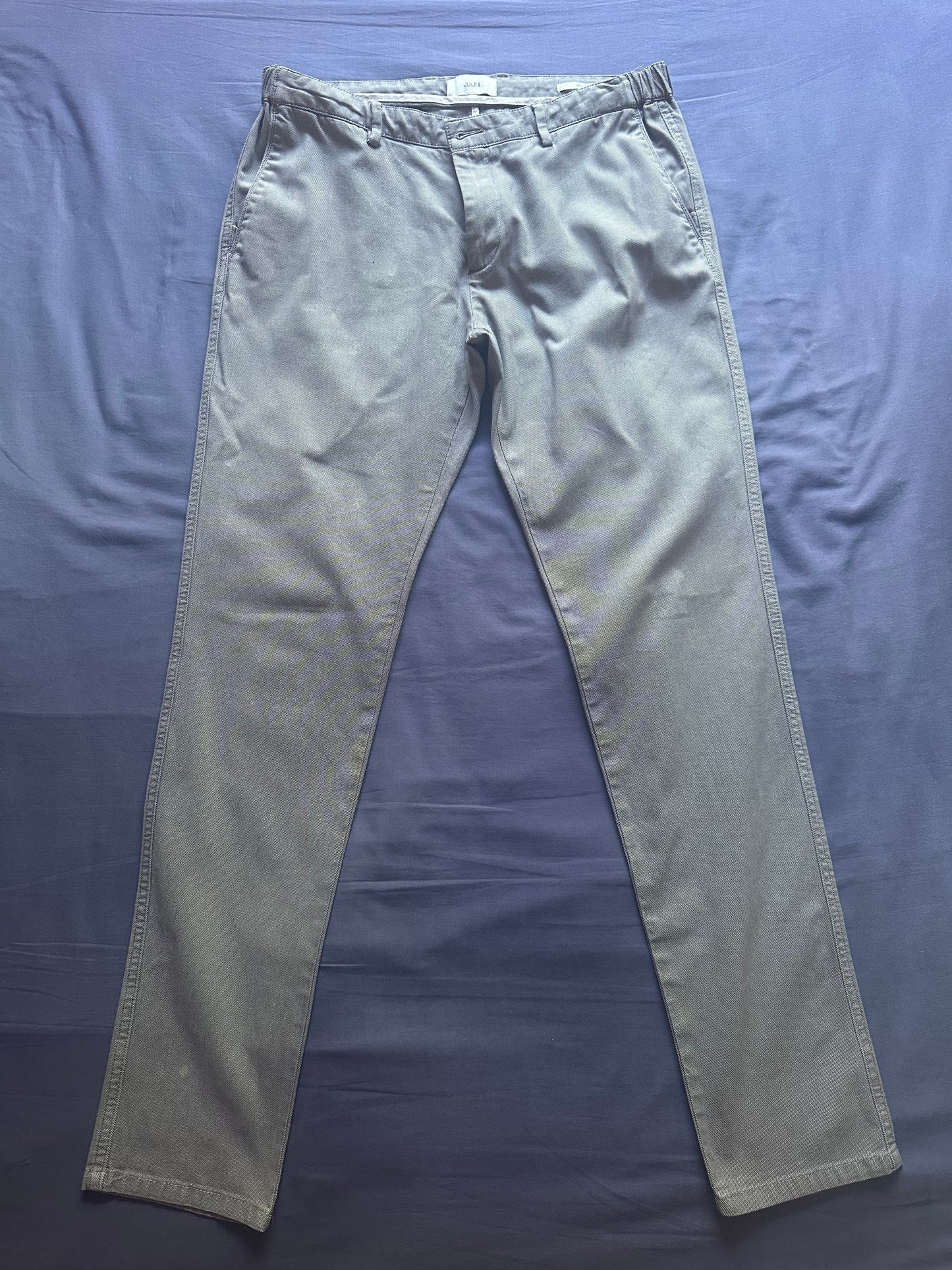 Pantalon chino slim reliefé