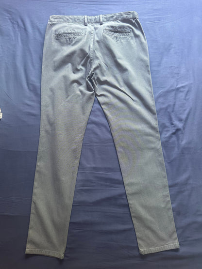 Pantalon chino slim reliefé