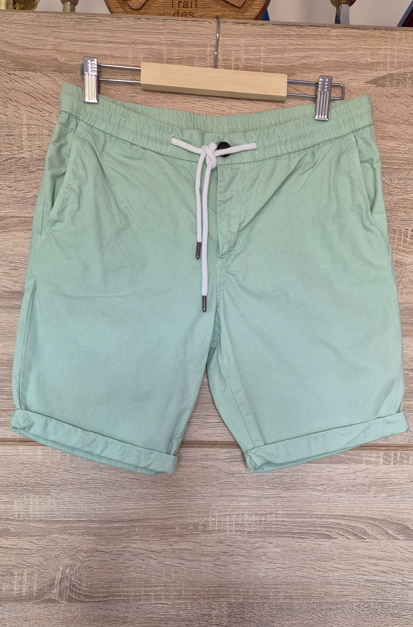 Short couleur vert d'eau