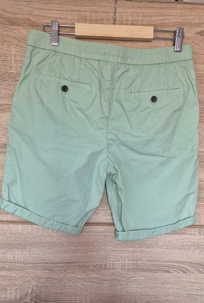 Short couleur vert d'eau
