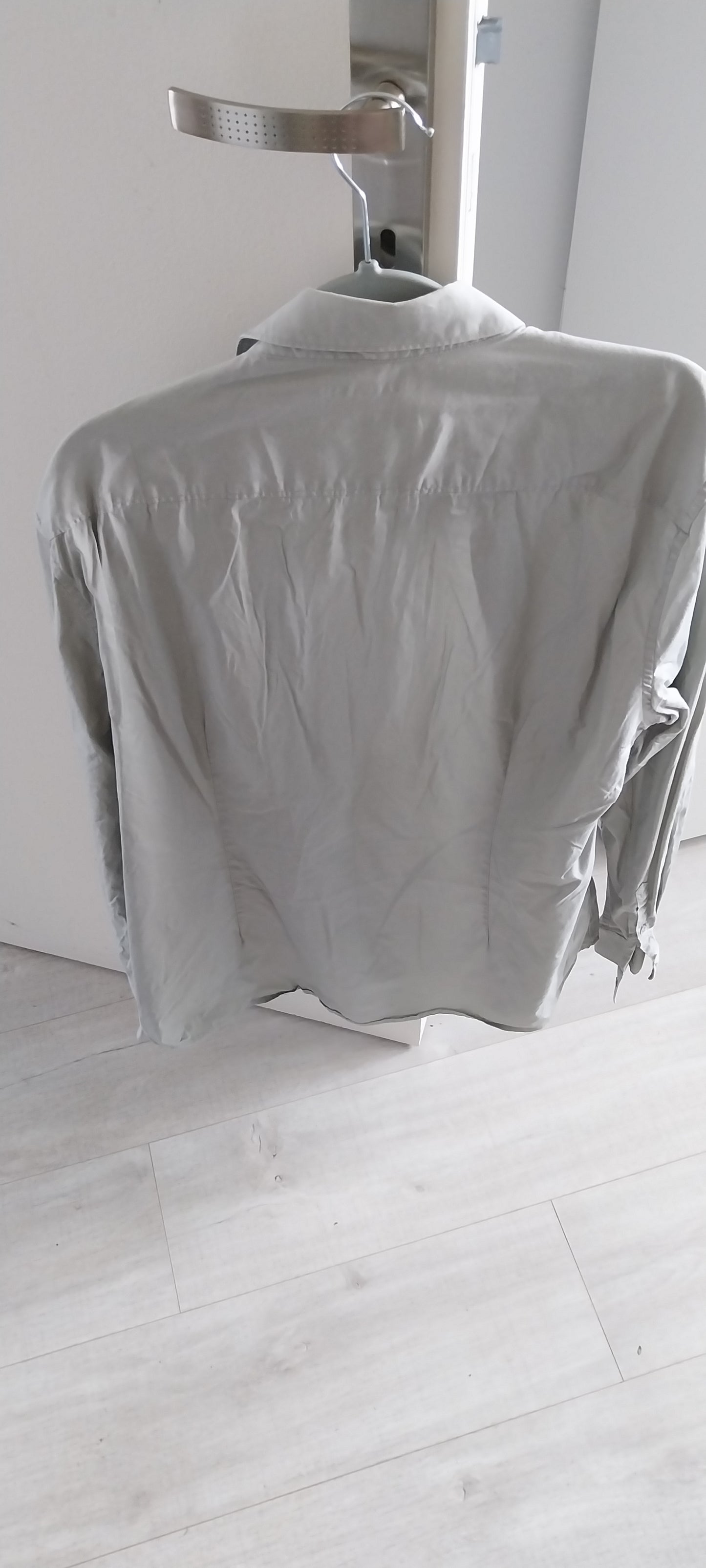 Chemise verte 'pâle'