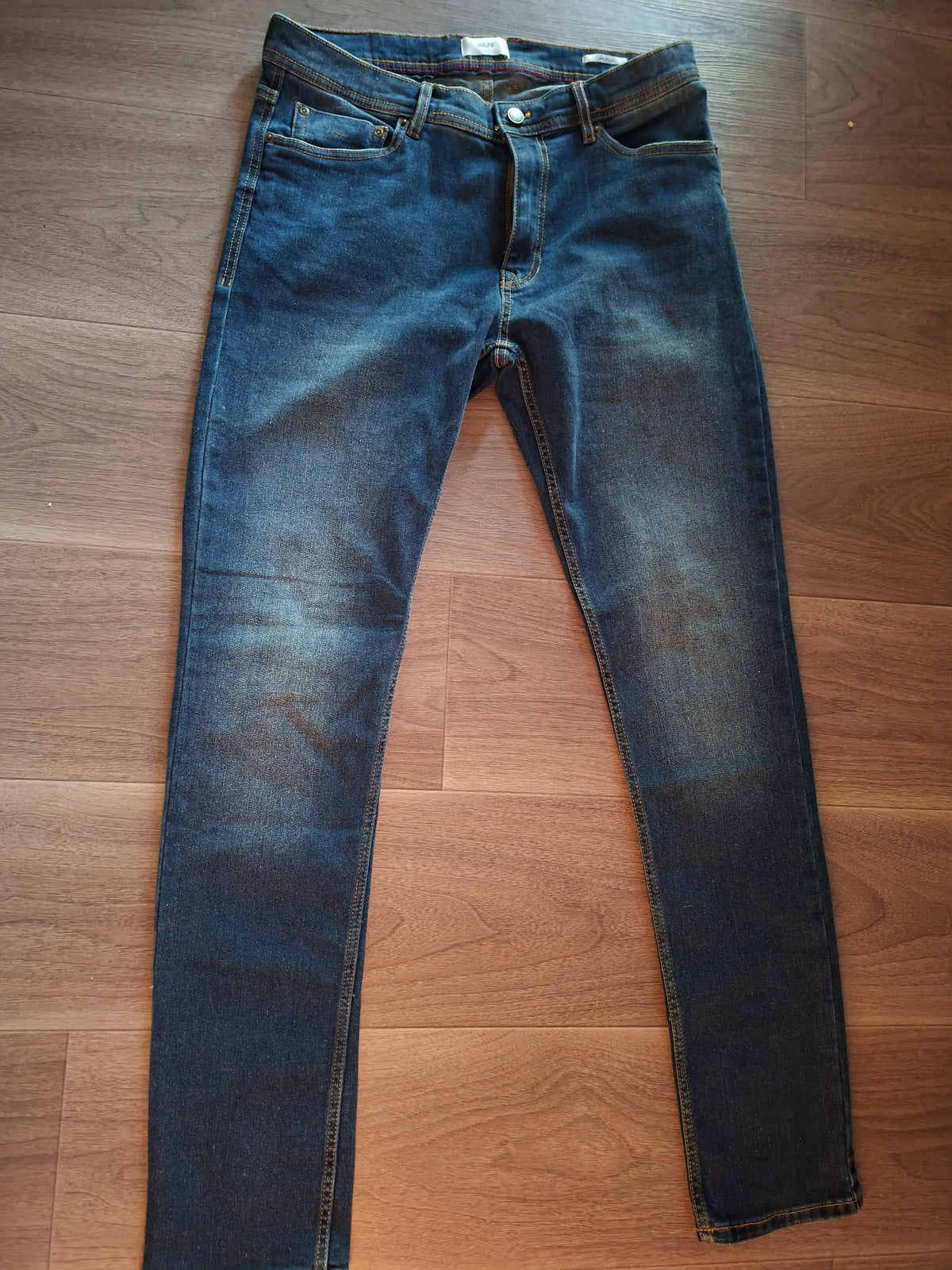 Jean slim contenant du chanvre et du polyester recyclé