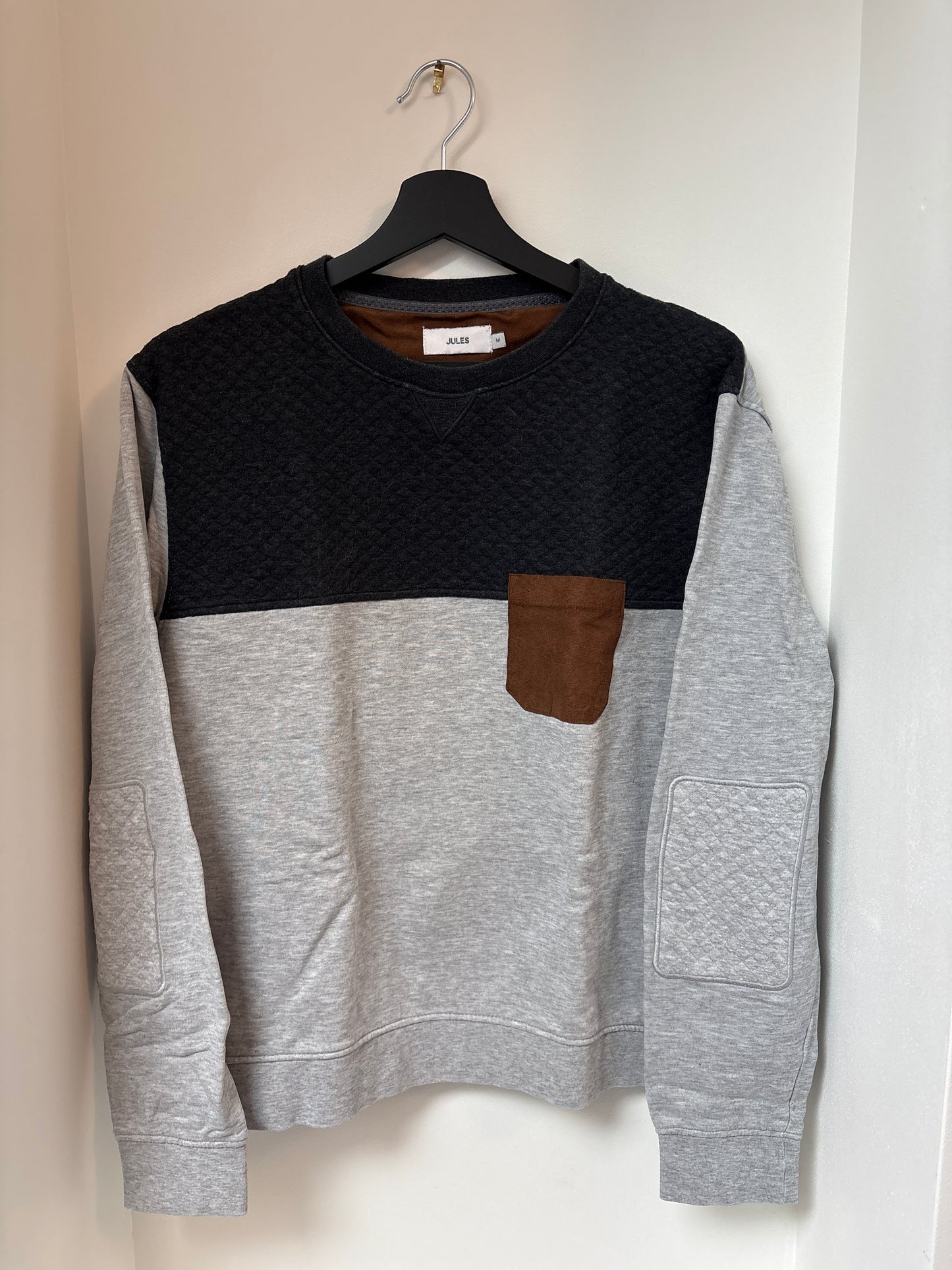 Sweatshirt col rond poche en suédine