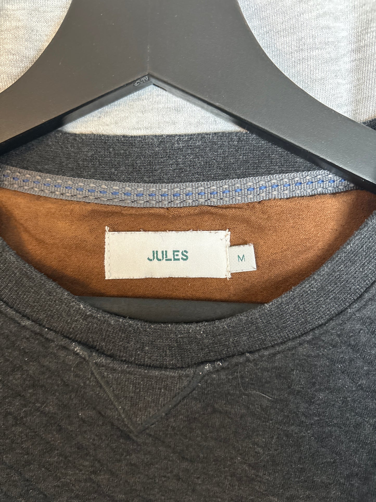 Sweatshirt col rond poche en suédine