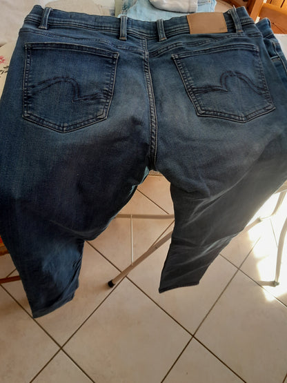 Jean taille W32 L36 avec un accroc