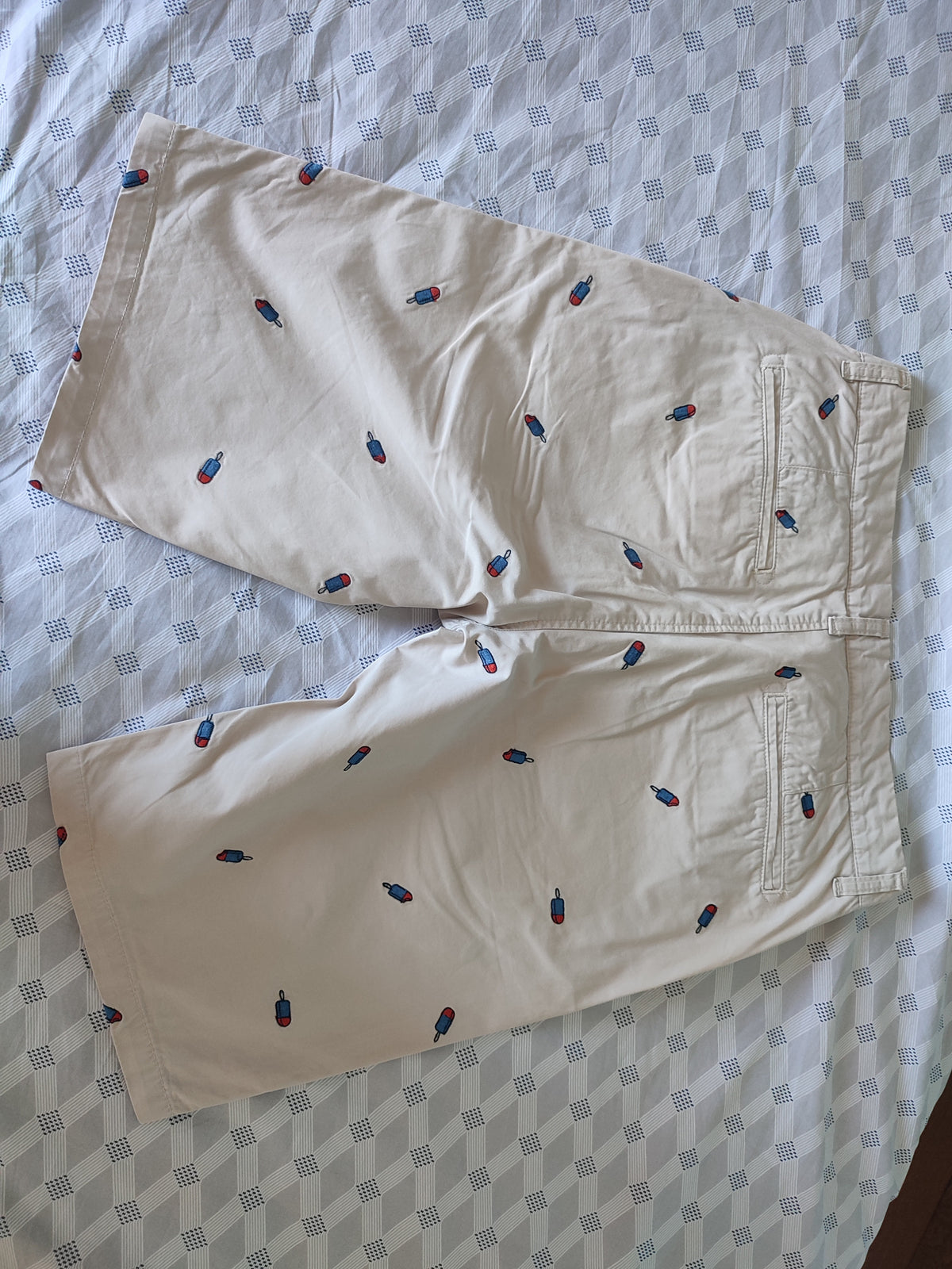 Bermuda chino brodé glaces