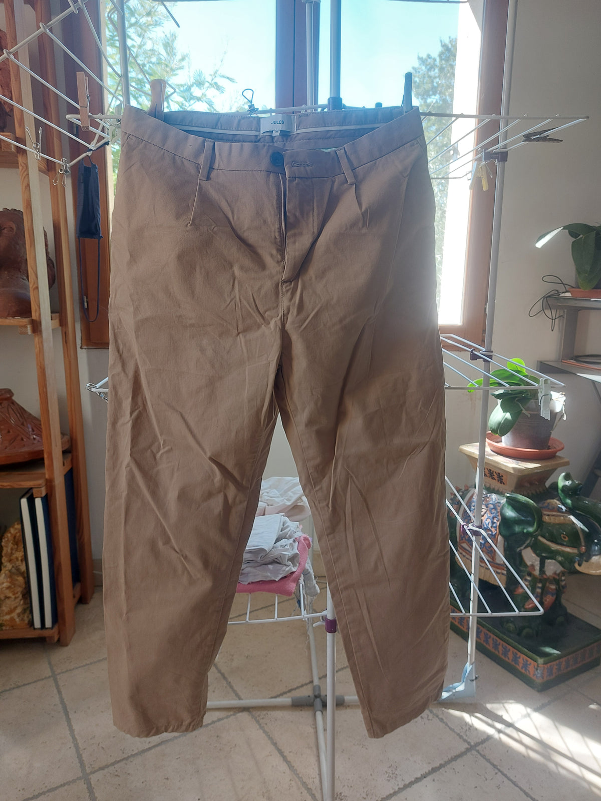 Pantalon chino à plis