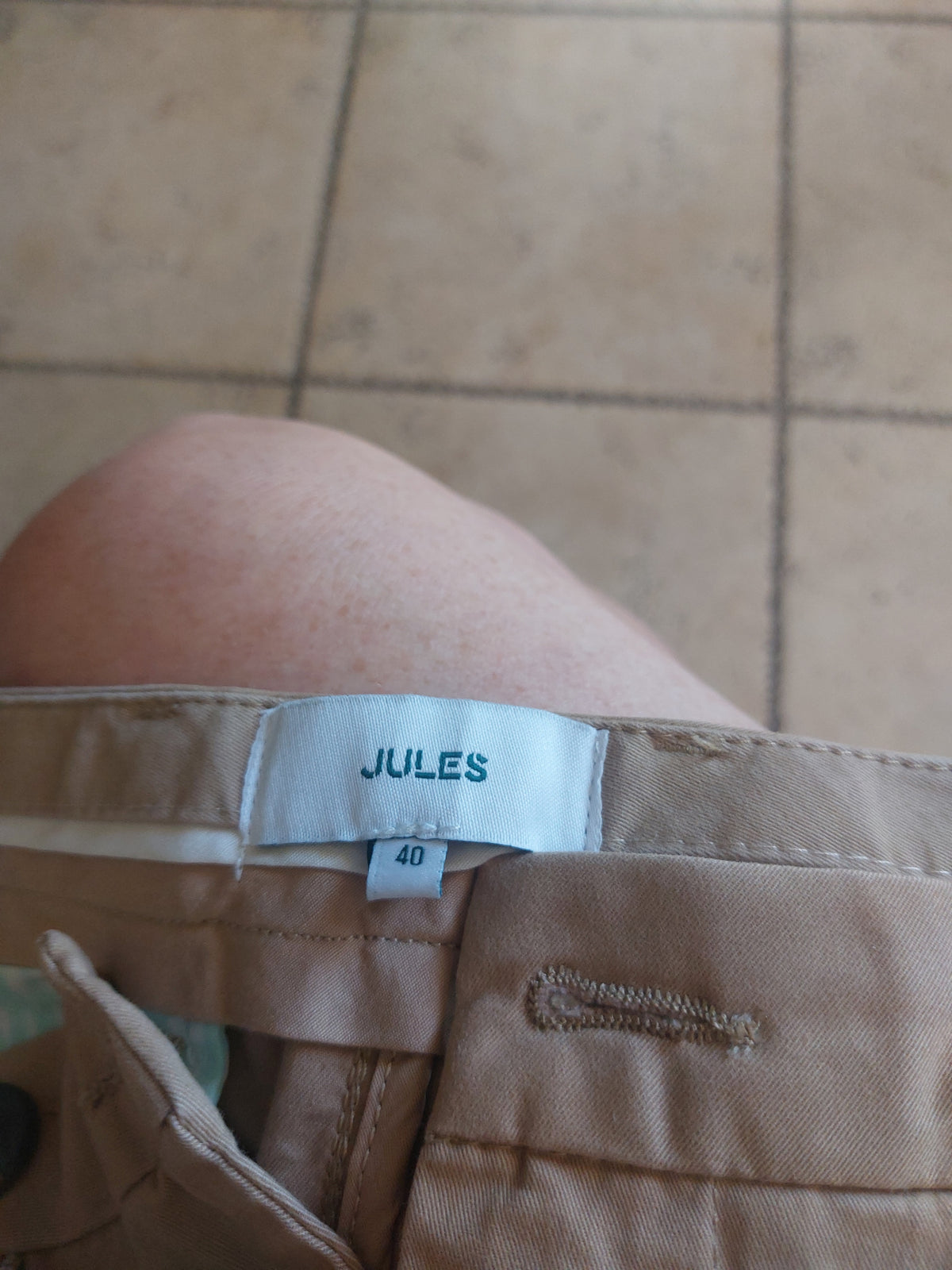 Pantalon chino à plis