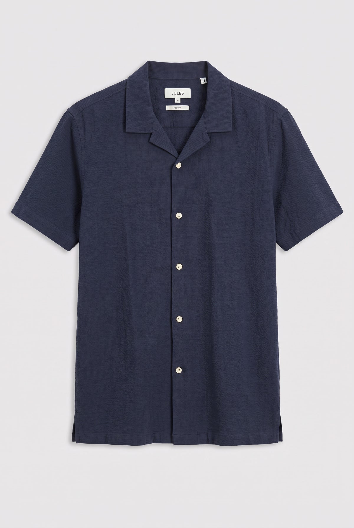 Chemise à manches courtes.