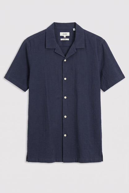 Chemise à manches courtes.