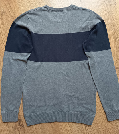 Pull gris et bleu