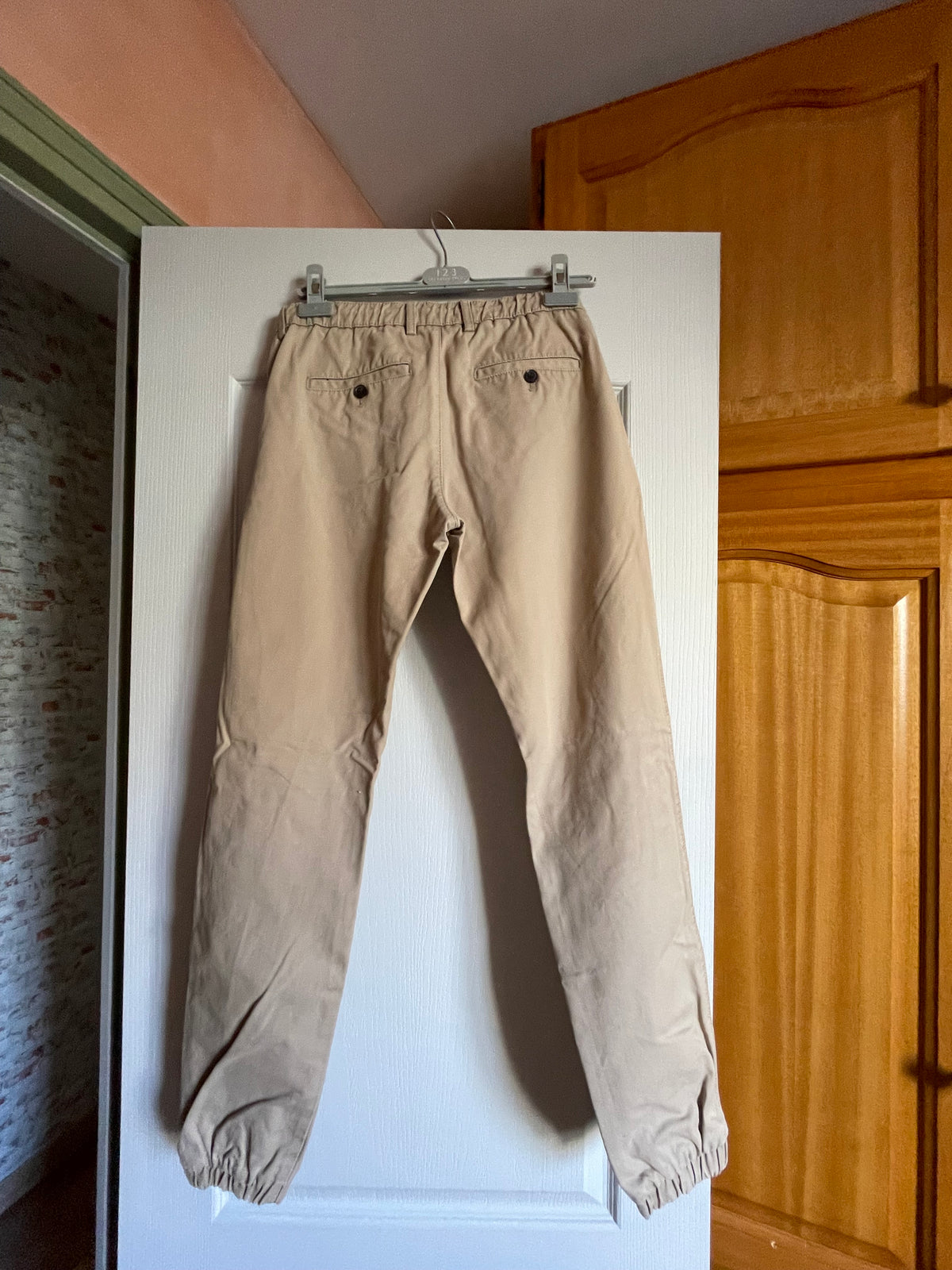 Pantalon chino bas et taille élastiqués