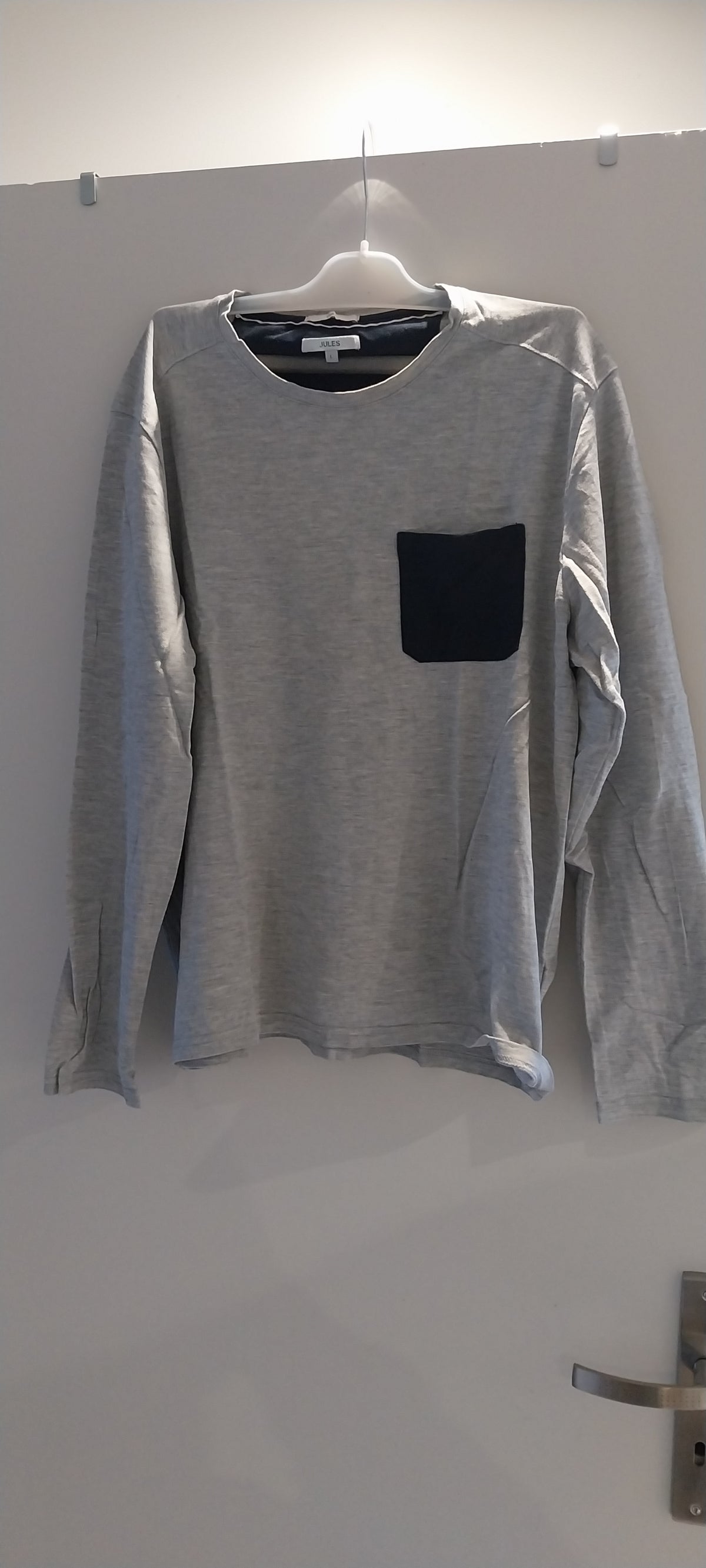 Tee shirt piqué sur poche contrastée