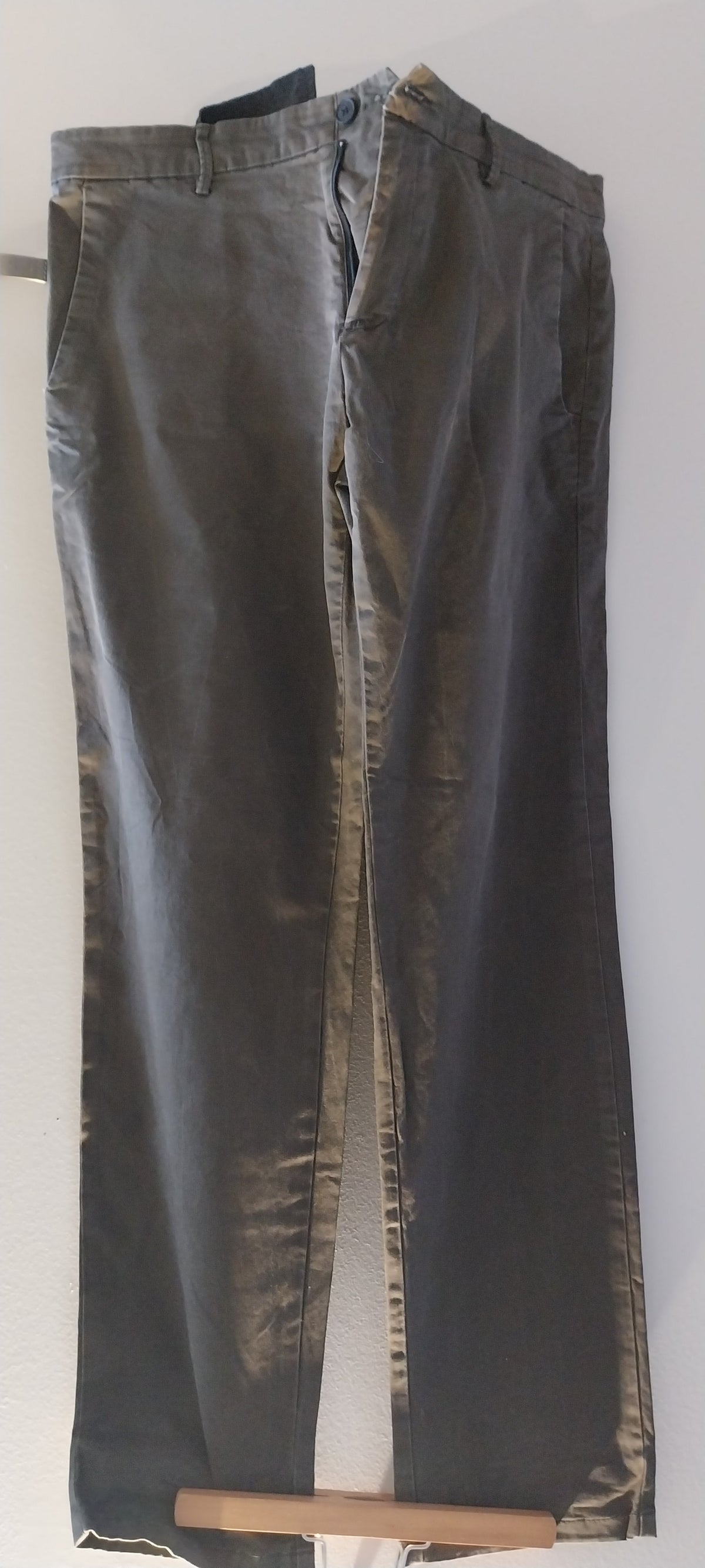Chino slim détails sport