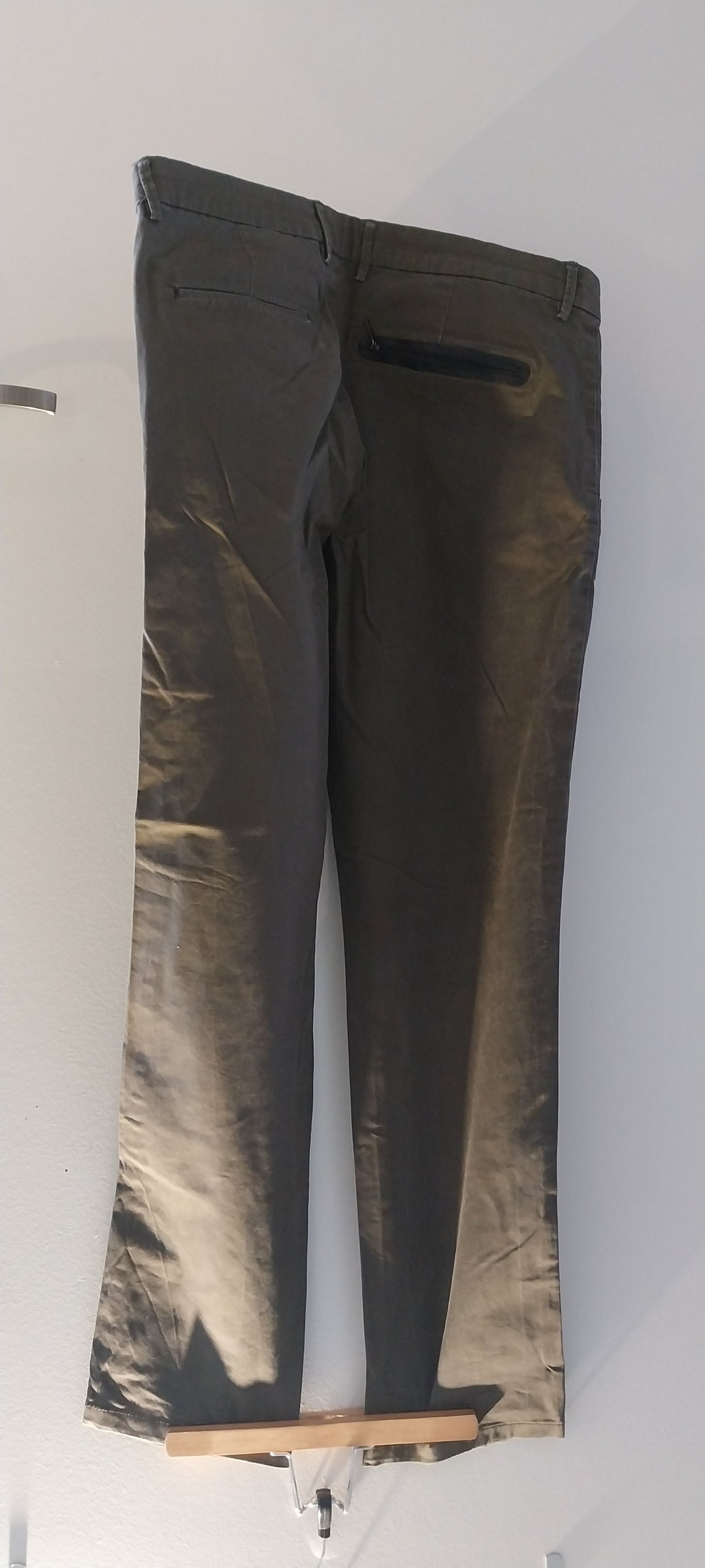 Chino slim détails sport