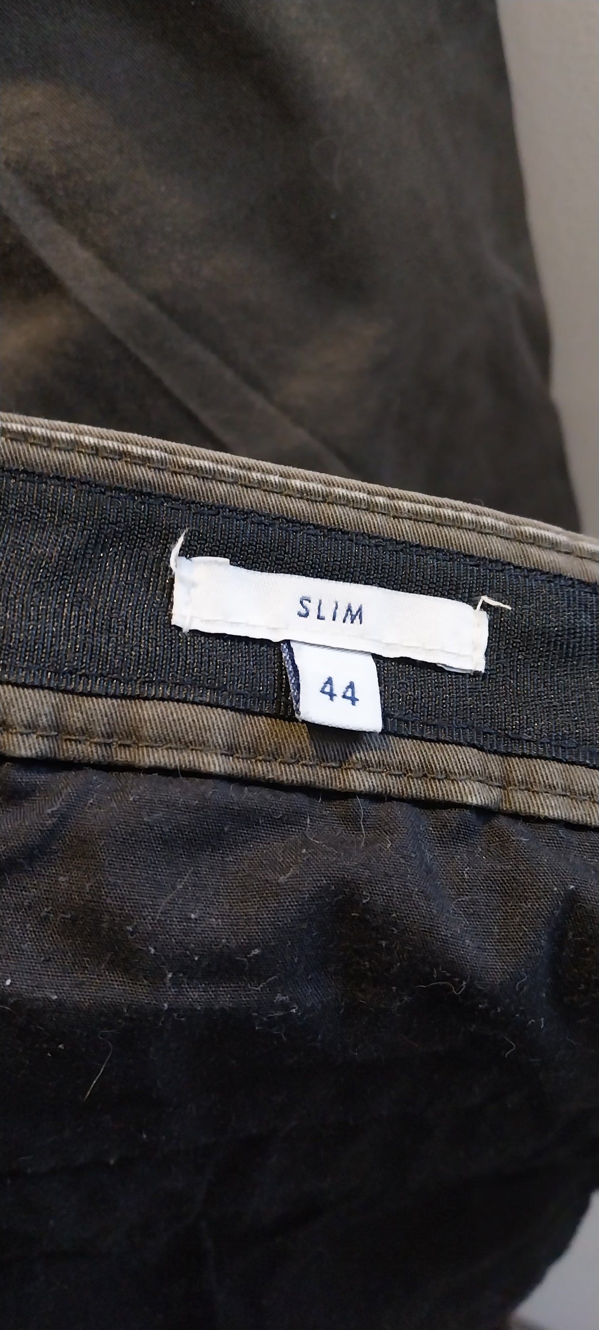 Chino slim détails sport