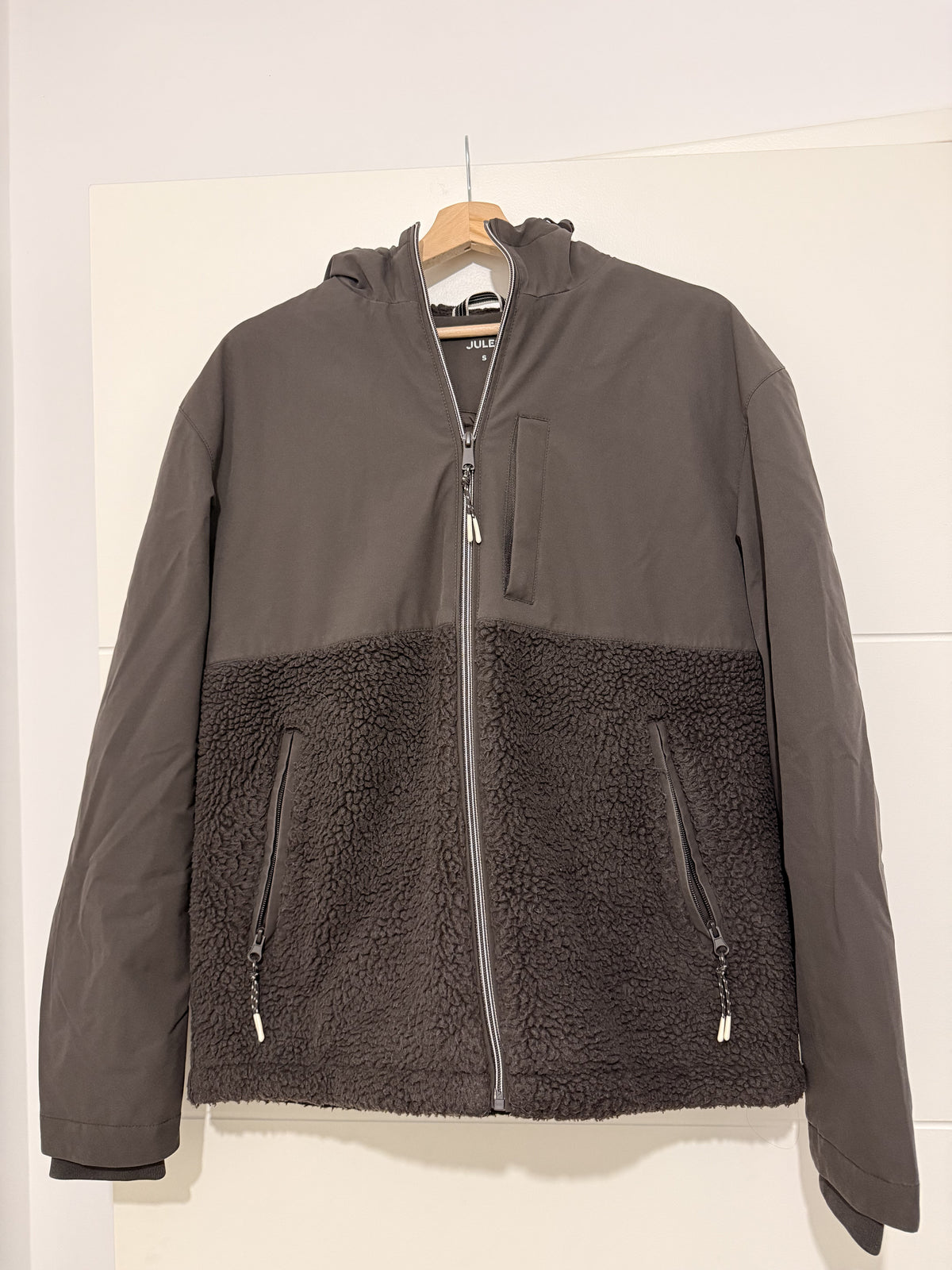 Veste Jules à capuche avec empiècements effet mouton – Taille S