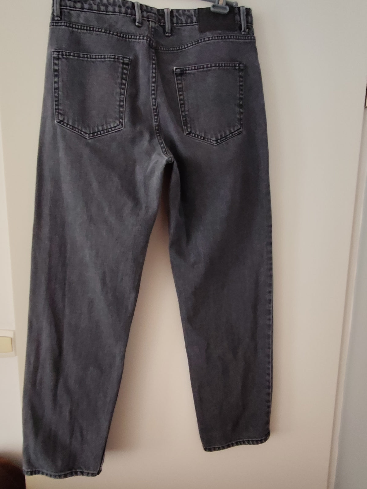 Jean loose noir/gris foncé taille 40