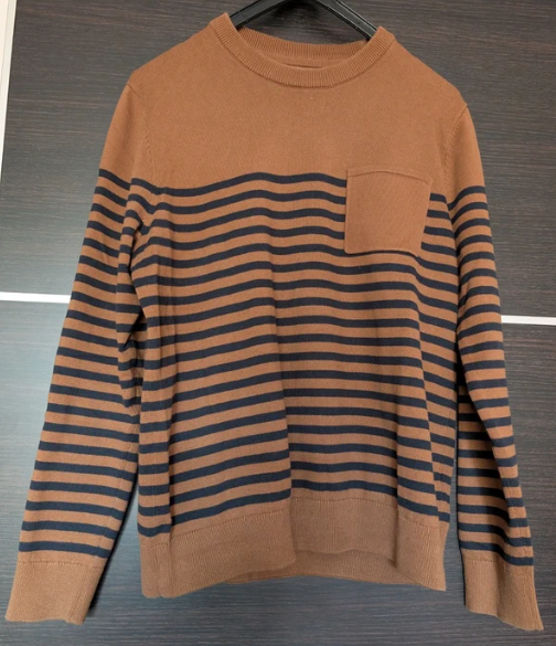 Pull rayé à poche contrastée