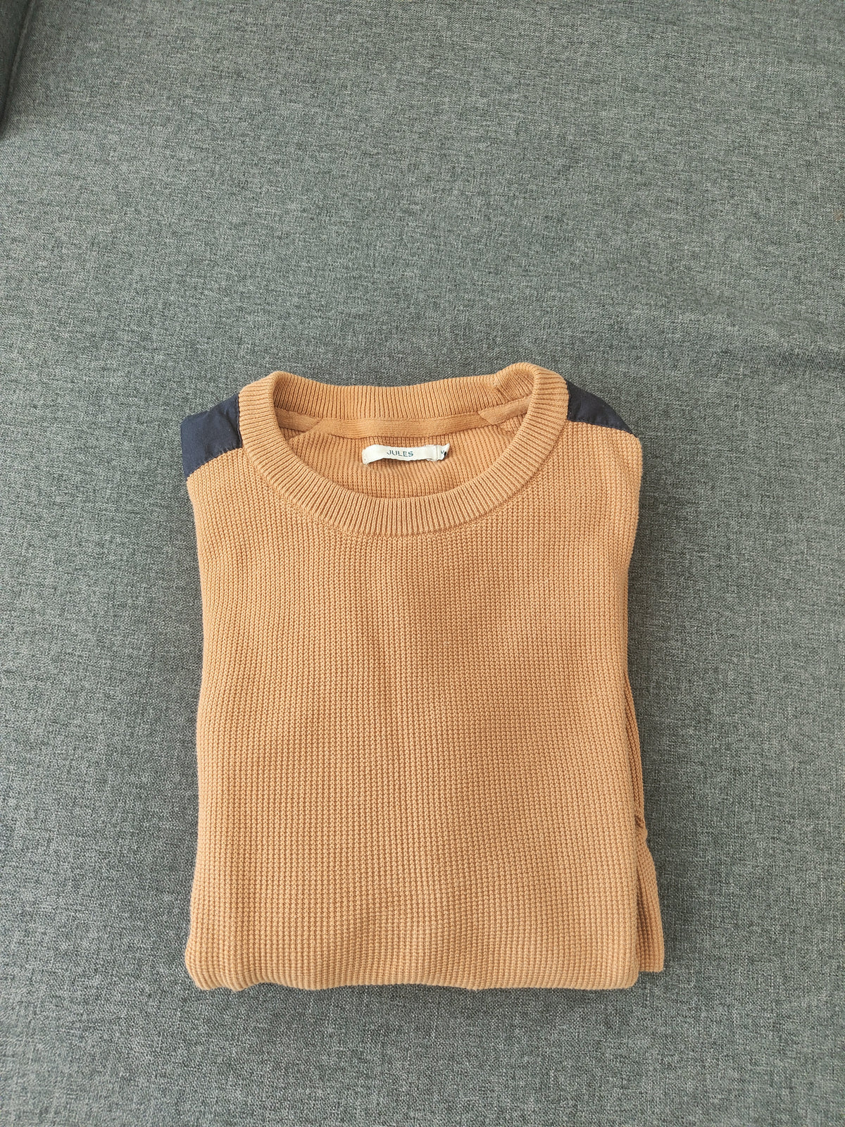 Pull à col rond et patch épaule