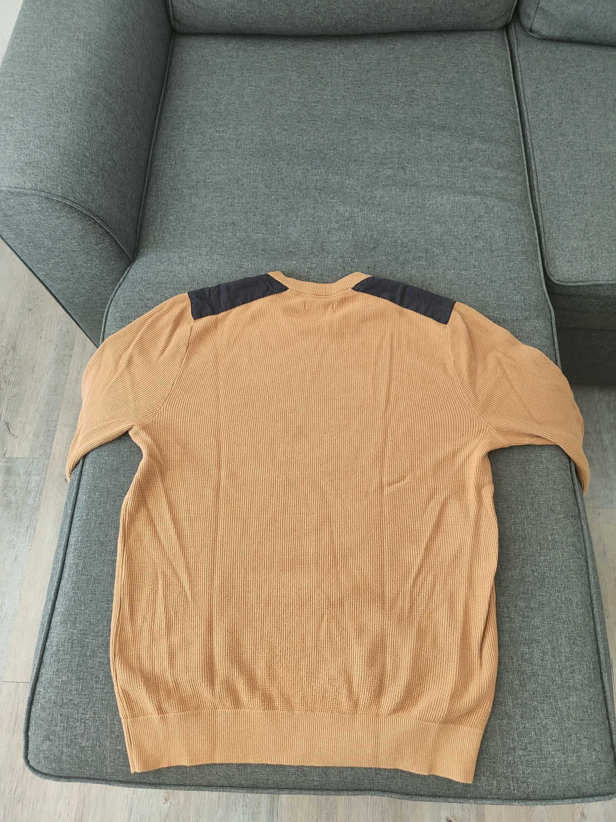Pull à col rond et patch épaule