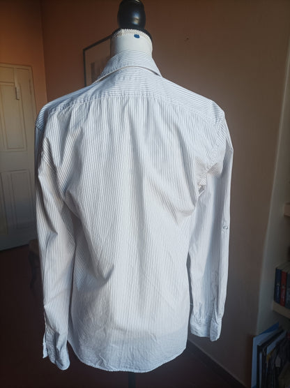 Chemise manches longues  blanche ert fines rayures gris clai