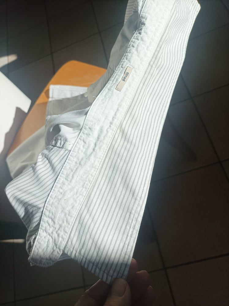 Chemise manches longues  blanche ert fines rayures gris clai