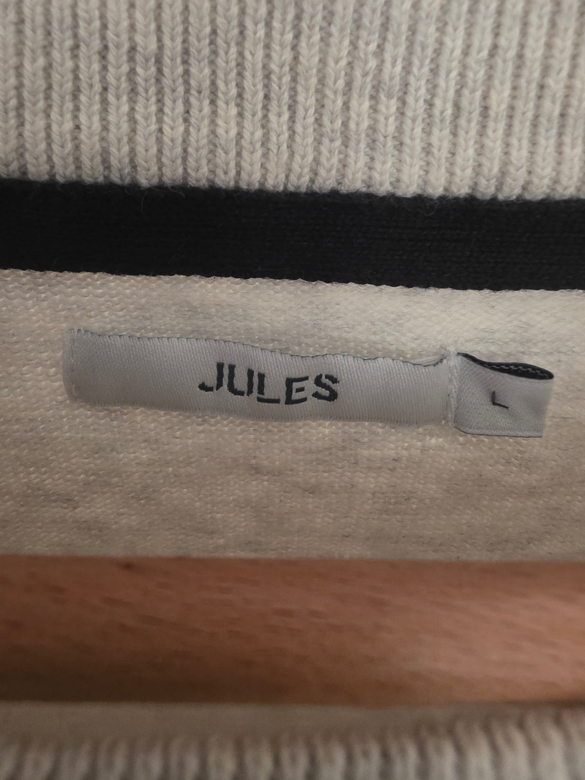 Pull col rond poche contrastée