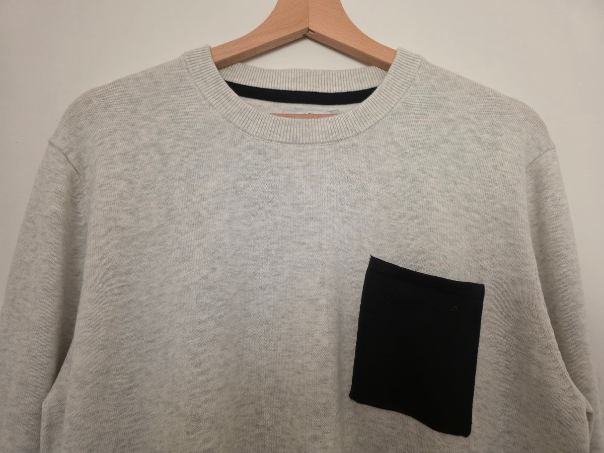 Pull col rond poche contrastée