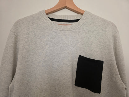 Pull col rond poche contrastée