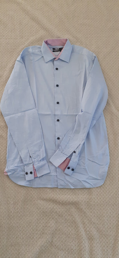 Chemise bleu et rose