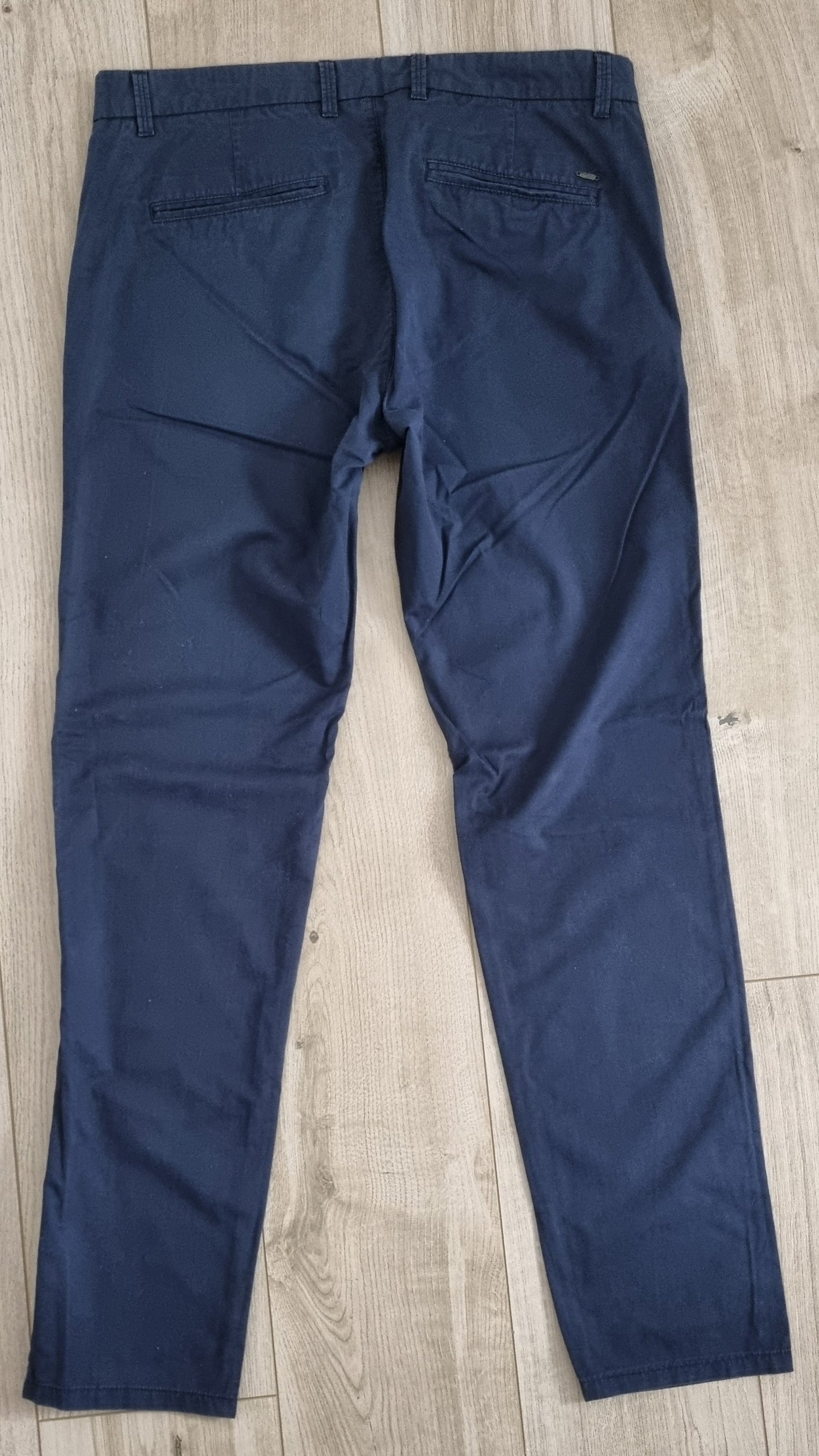 Chino slim reliéfé léger