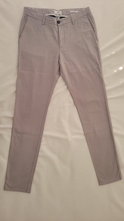 Pantalon chino slim elastiqué reliefé