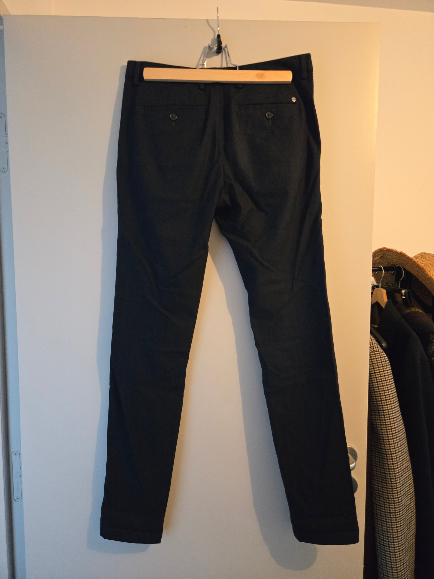 Pantalon chino slim chevron