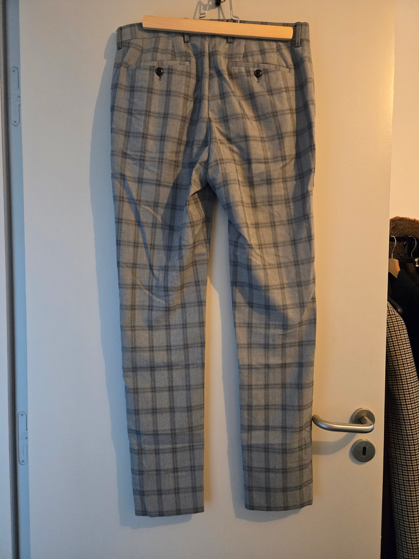 Pantalon gris carreaux bleus