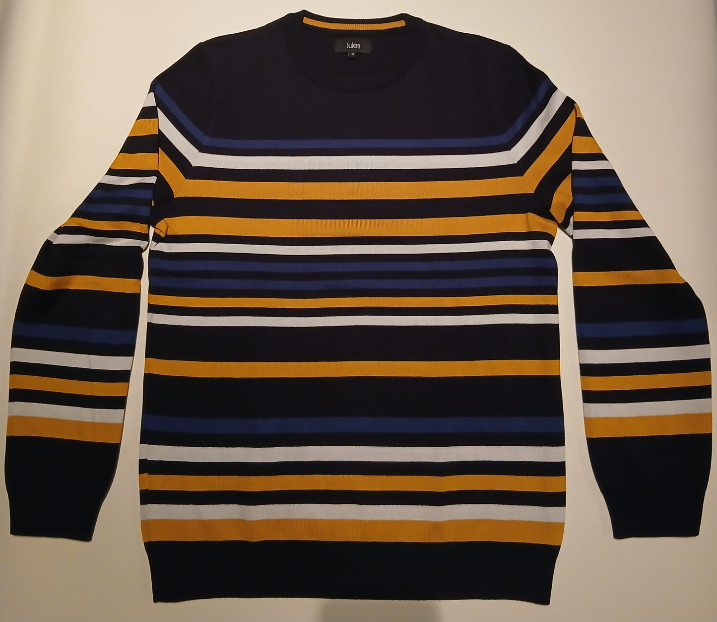 Pull col rond à rayures finitions bord c