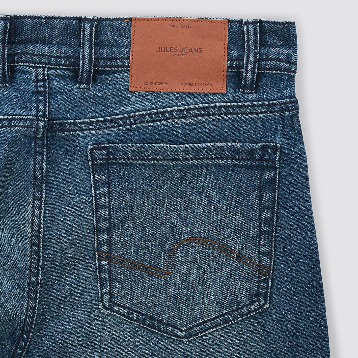 Jean straight en coton et polyester recyclés waterless